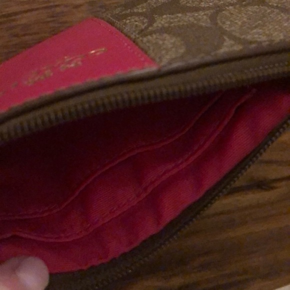 Like New - Coach Hand wallet - Picture 3 of 5